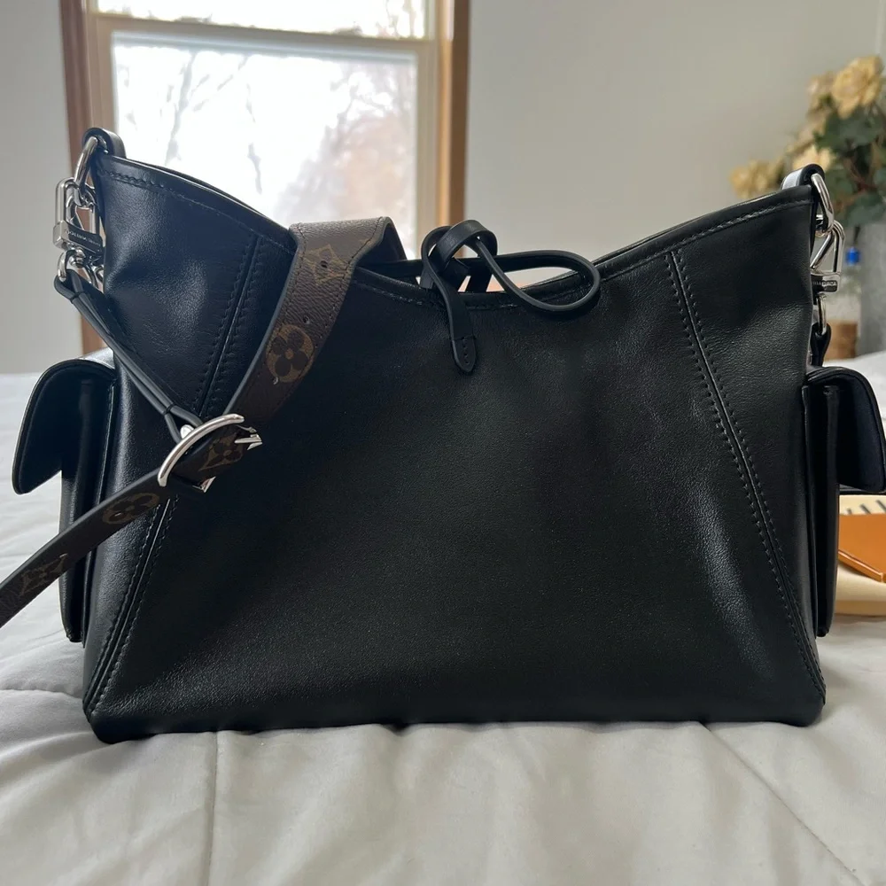 Black Leather Shoulder Bag with Monogram Strap - Picture 5 of 11